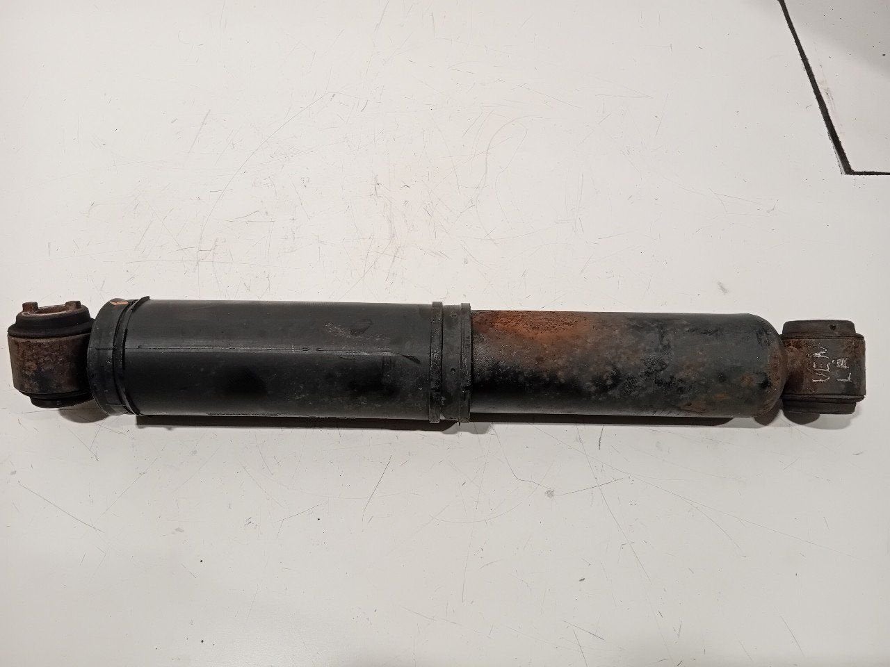 Schokbreker links achter Opel Vivaro, Onderdelen@venauto.nl, Van der Ven Autorecycling B.V., Ettenseweg 76, 4706 PB Roosendaal, The Netherlands