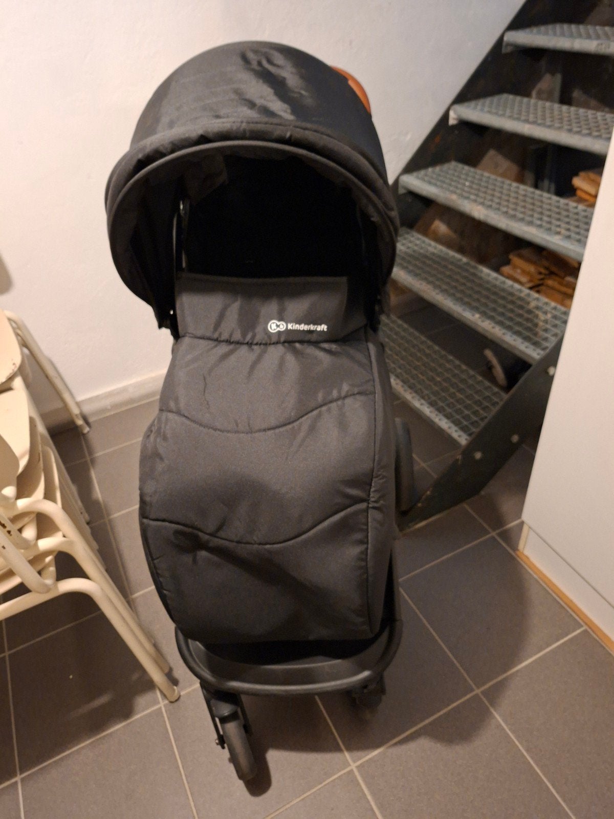 Kinderkraft buggy zo goed als nieuw zwart met regenhoes, Ophalen, Zo goed als nieuw, Overige merken, Verstelbare rugleuning