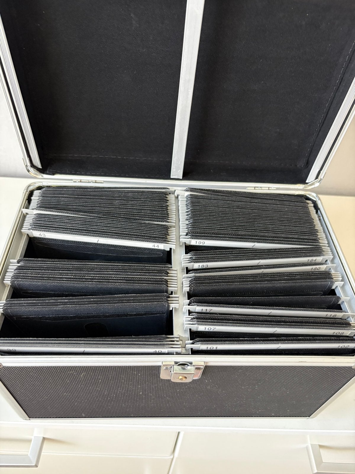 Coffret pour le rangement de CD (30/19/19 cm), CD & DVD, Enlèvement ou Envoi, Comme neuf