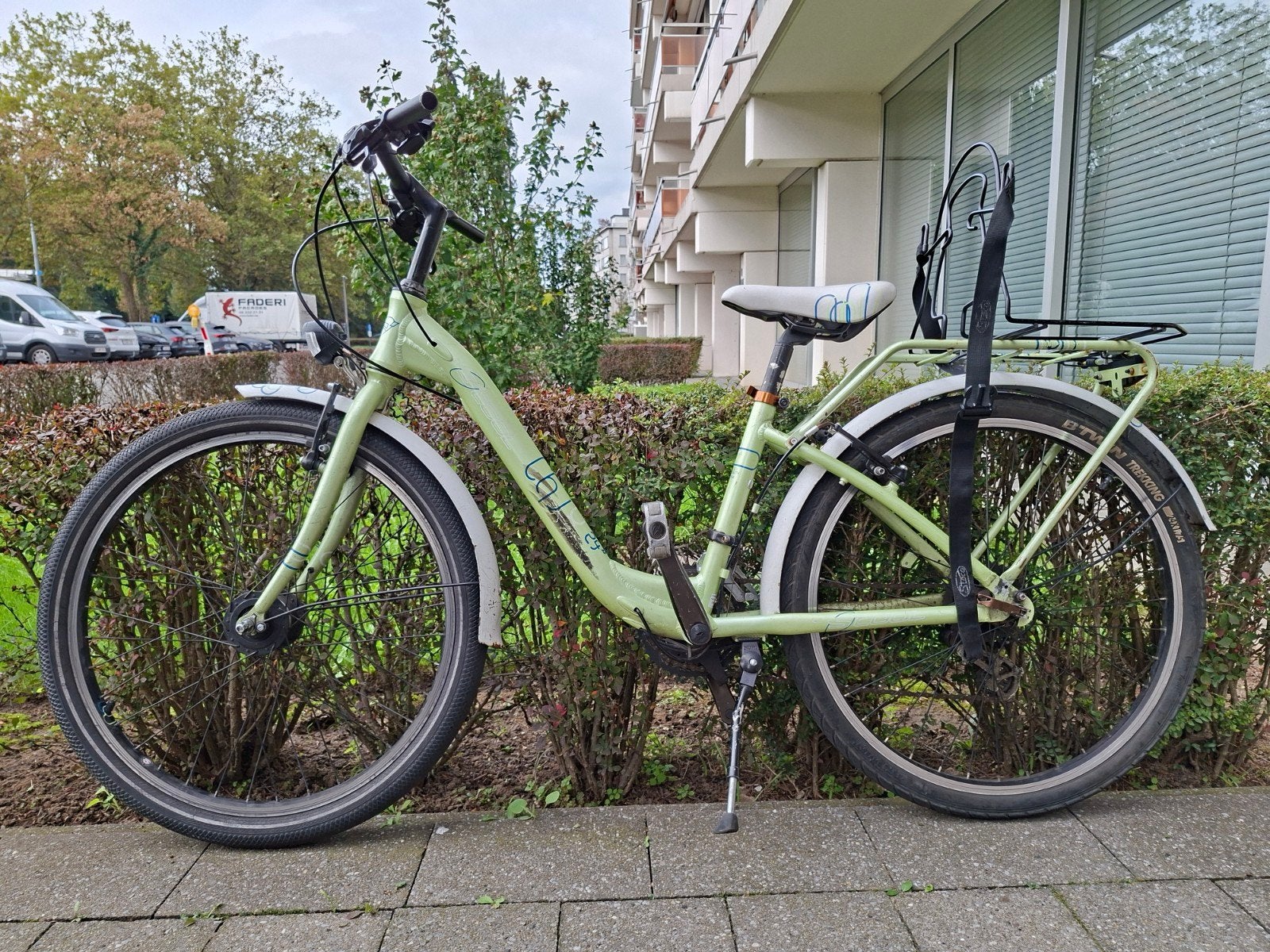 Groene kinderfiets met bagagedrager, Ophalen, Gebruikt, Velgrem, 20 inch of meer