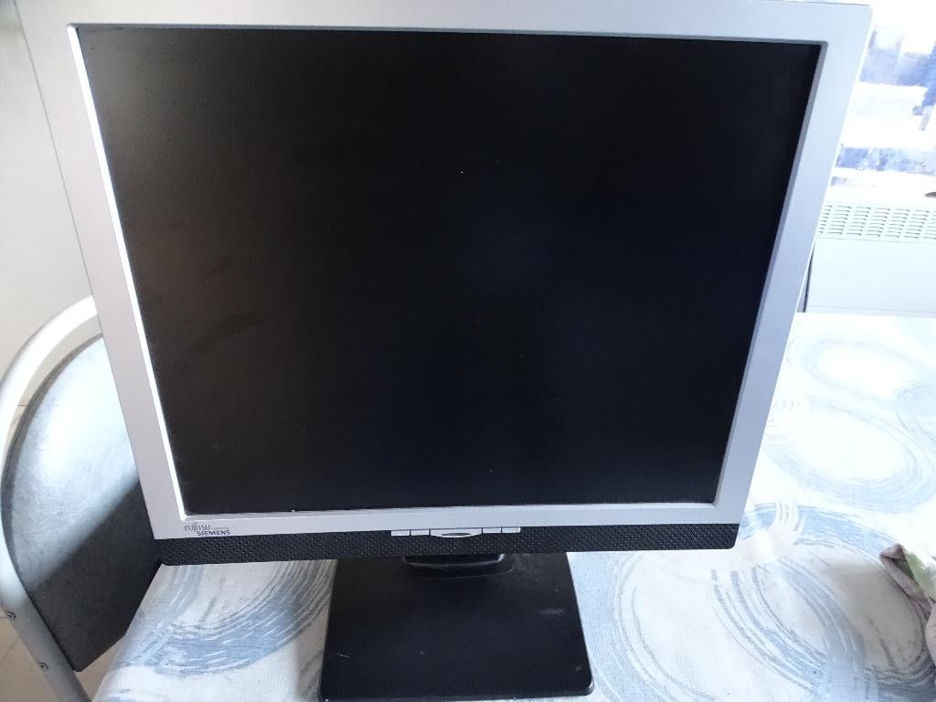2 computerschermen merken Fujitsu en Samsung, Ophalen, Gebruikt, Overige typen