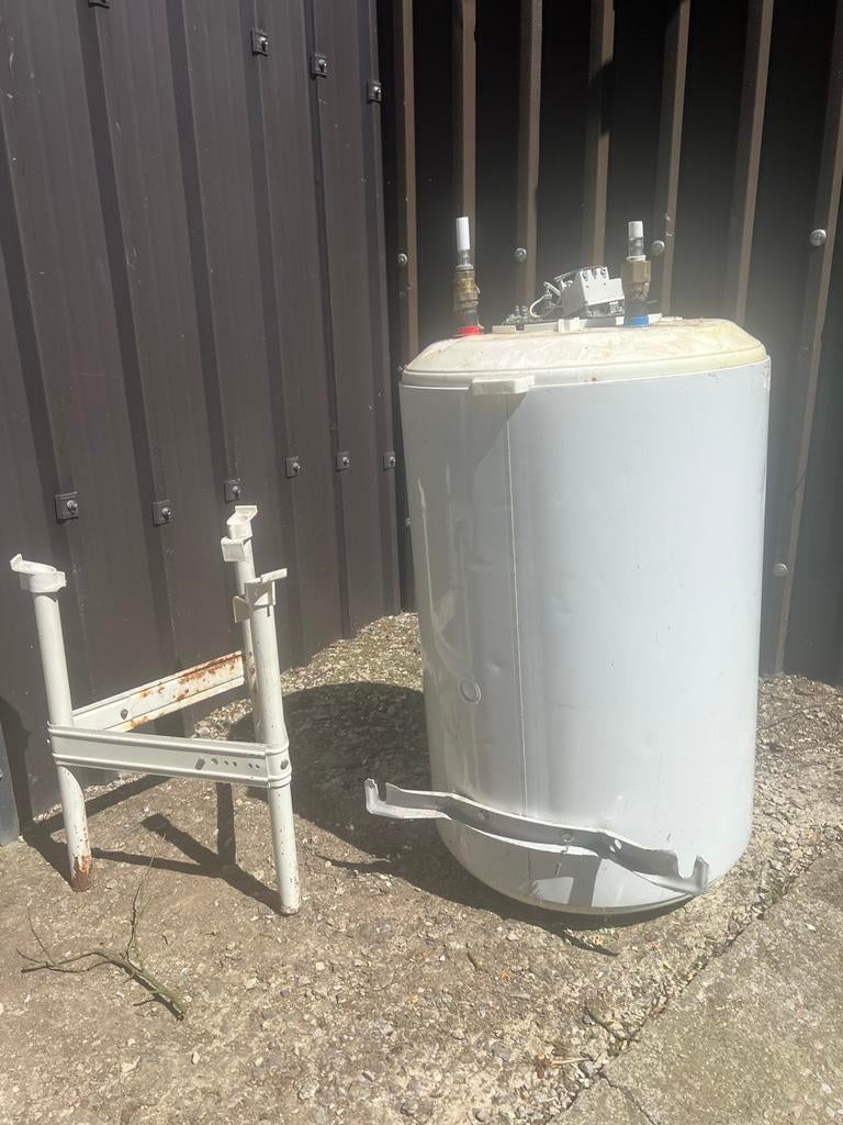 Elektrische boilers - 100 L - met onderstel, Doe-het-zelf en Bouw, Chauffageketels en Boilers, Ophalen, Zo goed als nieuw, Geiser