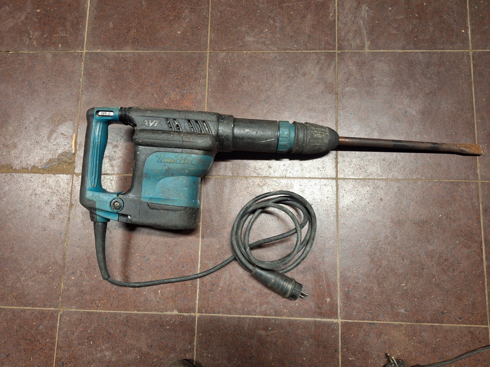 Makita  boorhamer HM1111C, Enlèvement, Utilisé, Marteau perforateur et/ou Marteau piqueur, Mécanisme de percussion