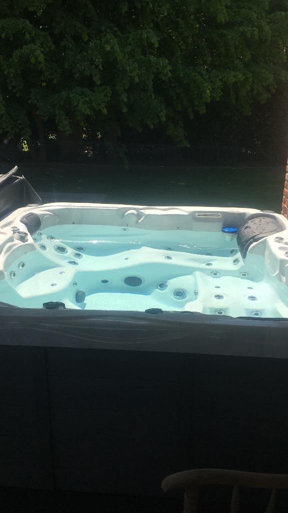 jacuzzi, Ophalen, Zo goed als nieuw