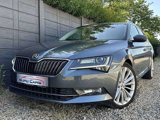 SKODA Superb SW 1.6 CR TDi GreenLine Style //NEWS, Auto's, Skoda, 87 kW, Parkeersensor, 110 g/km, Te koop