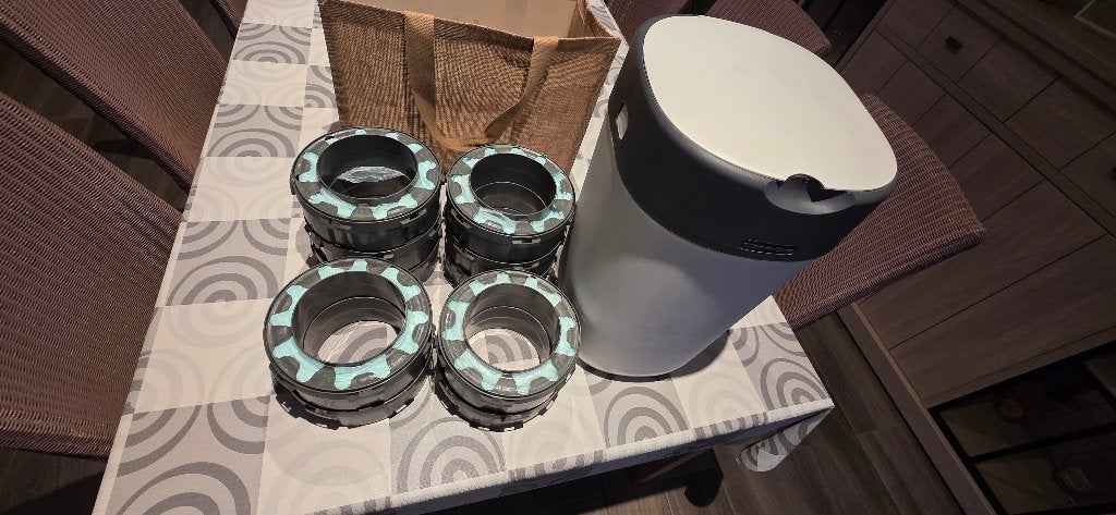 Tommee Tippee Twist & Click luieremmer + 10 navulcassettes, Enfants & Bébés, Bains & Soins, Comme neuf, Poubelle à couches, Autres marques