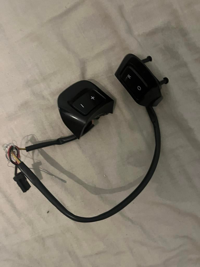 Commande au volant dacia dokker, Enlèvement, Comme neuf