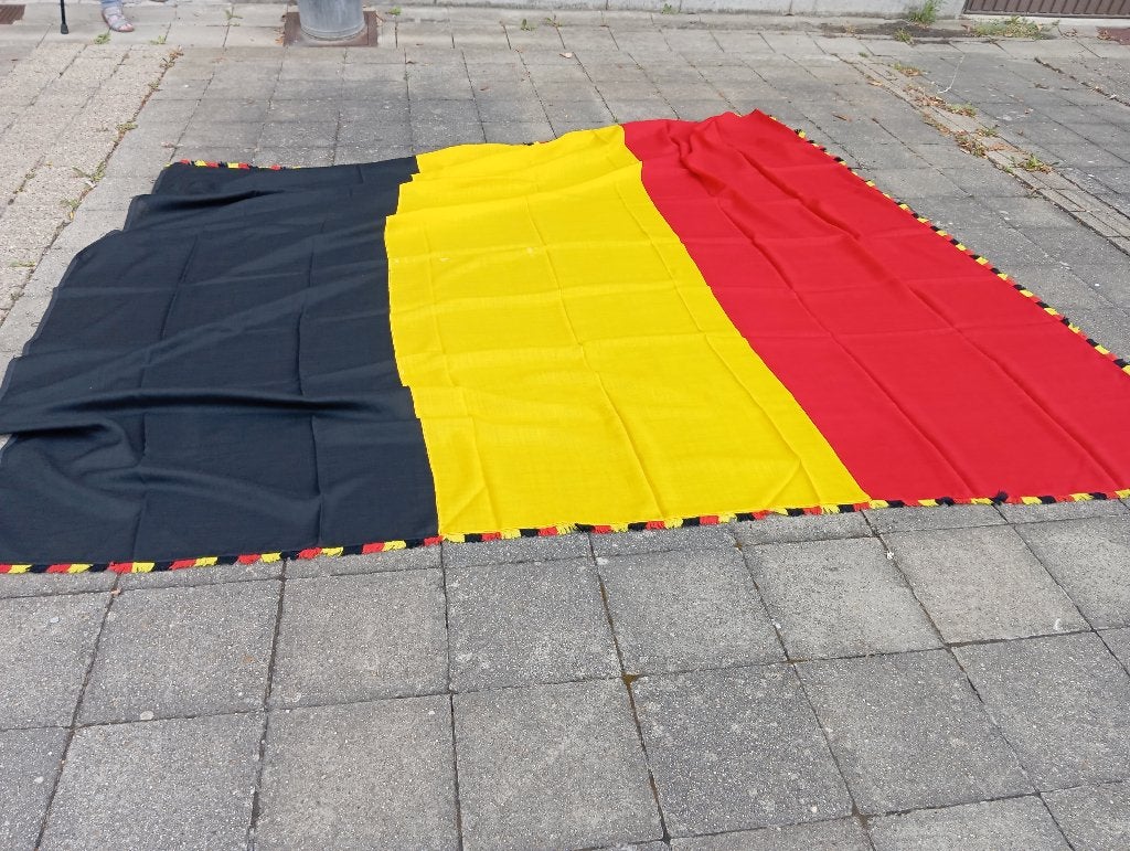 Grote "antieke" Belgische vlag, Diversen, Vlaggen en Wimpels, Ophalen, Gebruikt
