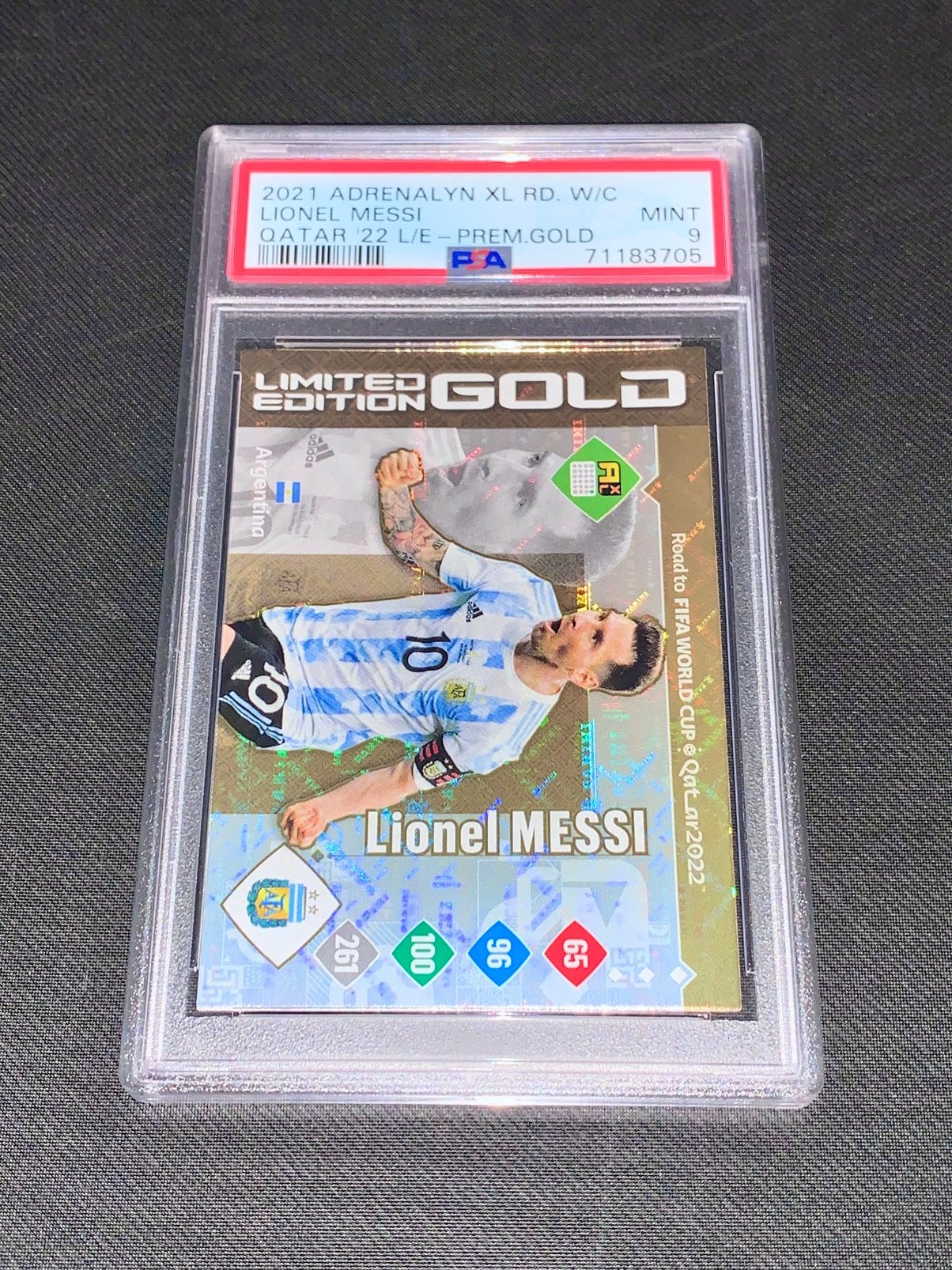 2021 W/C LIONEL MESSI QATAR 22 PREMIUM GOLD PSA 9 Card, Ophalen of Verzenden, Zo goed als nieuw, Sticker