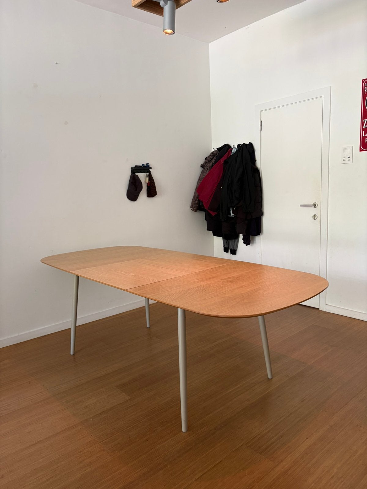 BoConcept Kingston eettafel – uitstekende staat, Huis en Inrichting, Tafels | Eettafels, Ophalen, Zo goed als nieuw