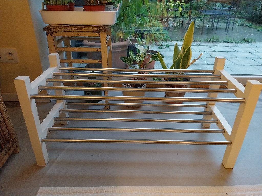 Schoenenrek IKEA TJUSIG, Ophalen