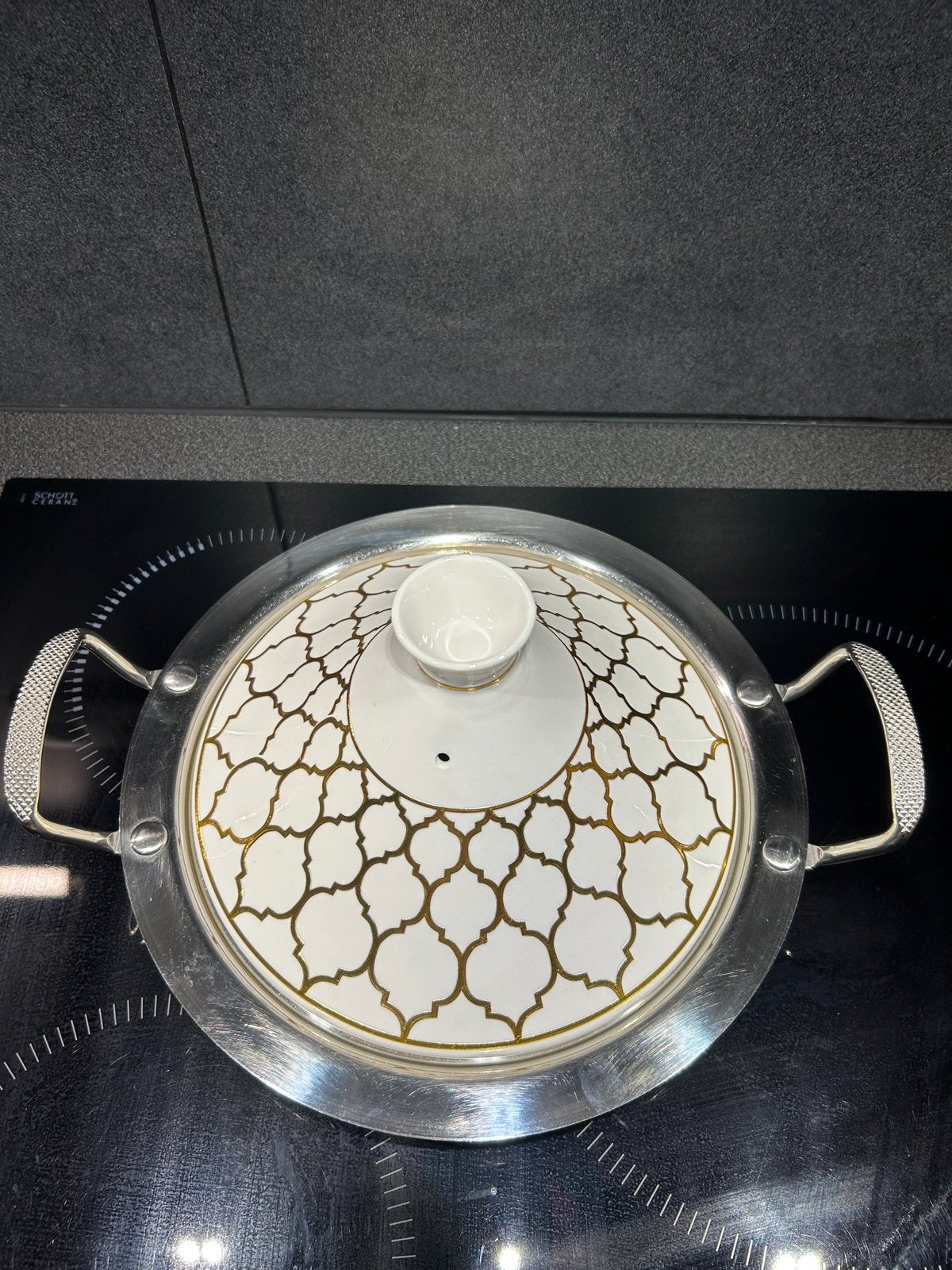 Tagine, Enlèvement, Comme neuf