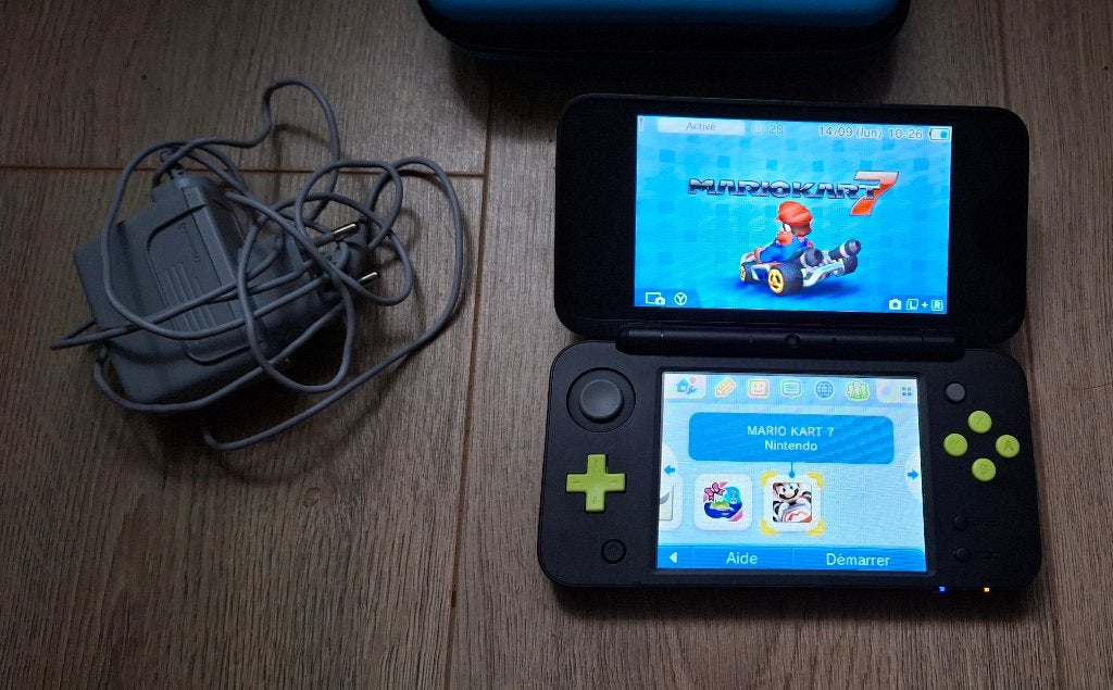 New Nintendo 2DS XL zwart/groen + Mario Kart 7, Met games, 2DS, Ophalen of Verzenden, Zo goed als nieuw