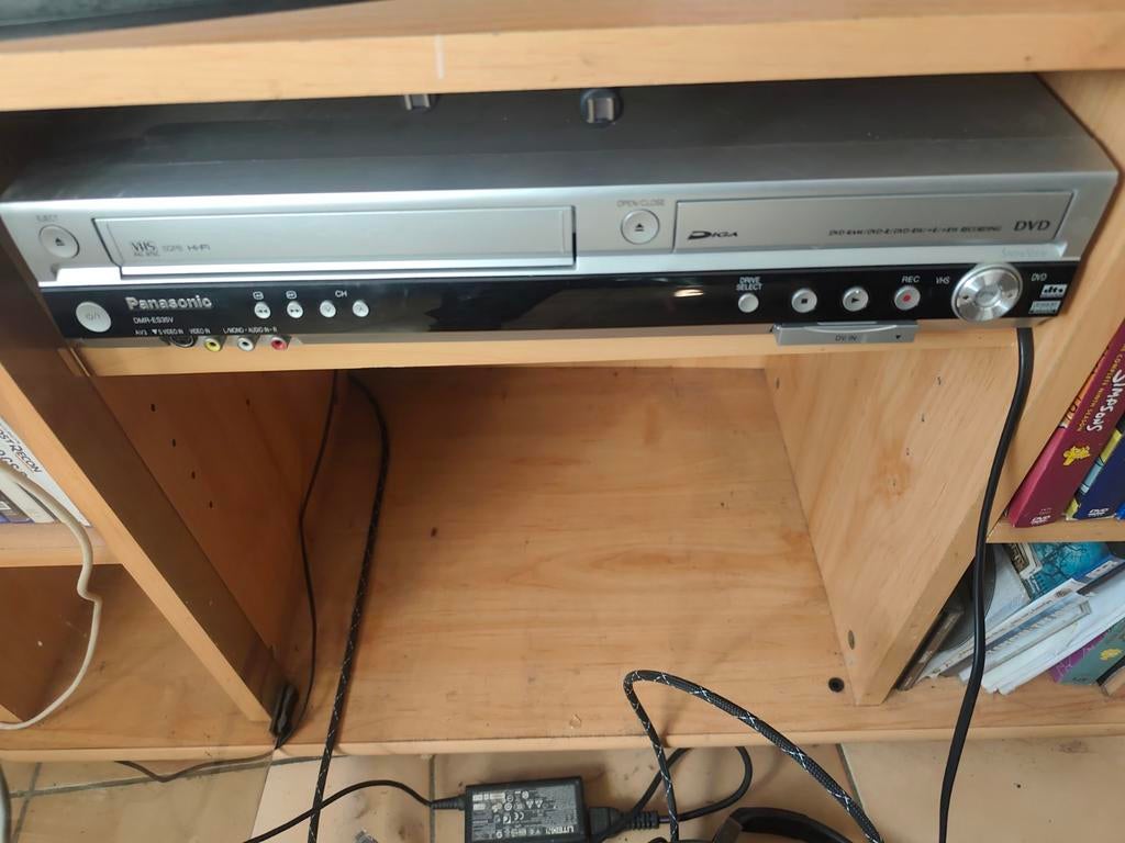 Het is video cassettes recorder en dvd speler van panasonic, Audio, Tv en Foto, DVD spelers, Ophalen, Panasonic