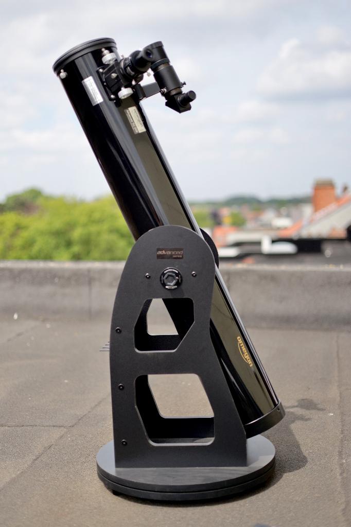 Télescope Dobson 150 mm (Omegon Advanced), Télescope réflecteur (miroirs), Comme neuf, Avec trépied, Enlèvement