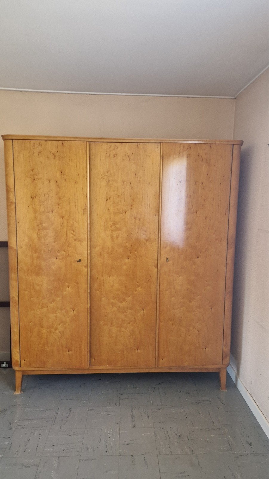 Grande armoire vintage 3 portes en bois clair / loupe (année, Enlèvement