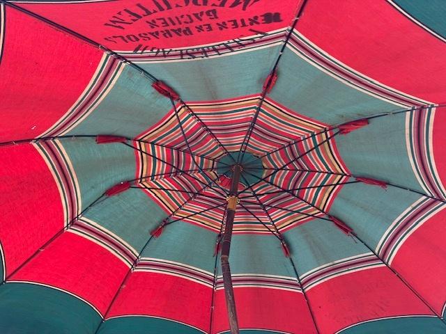 HEEL OUDE PARASOL IN ZEILDOEK. JAREN 50. BROCANTE, Antiek en Kunst, Ophalen of Verzenden