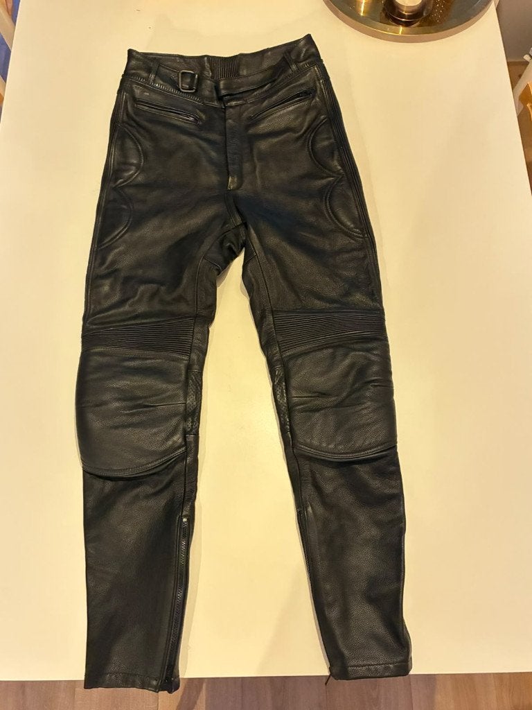 leren motorbroek zwart - maat 50, Femmes, Neuf, sans ticket, Pantalon | cuir, Richa