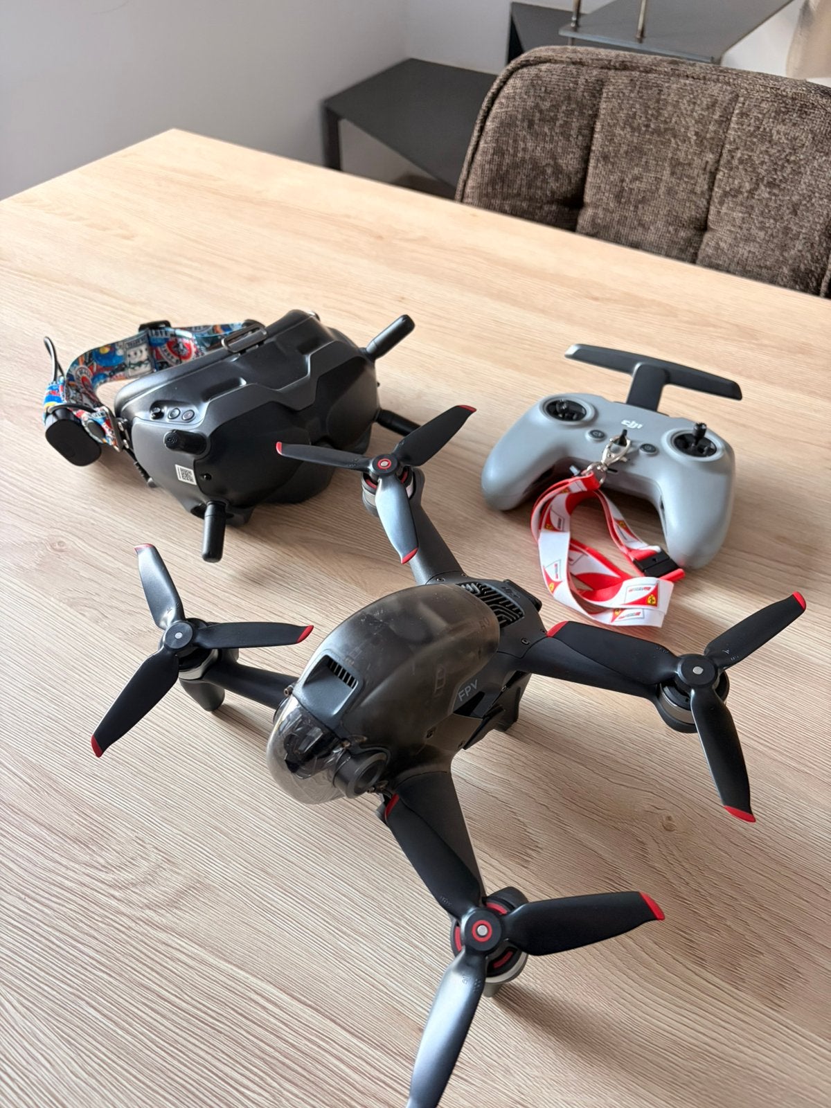 DJI fpv + goggles v2 + rc controller 2 + 3 batteries (option, 250 à 900 g, Batterie(s) supplémentaire(s), 5 à 10 km, Comme neuf