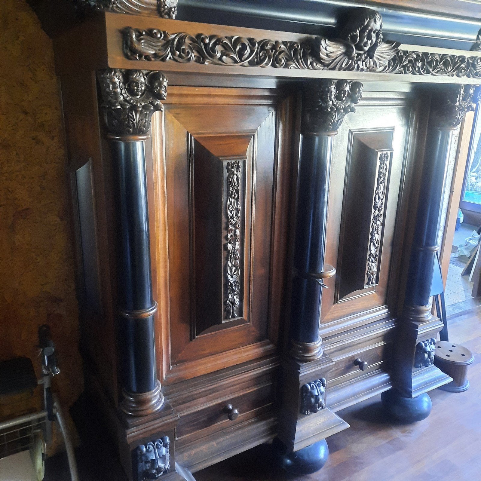 Armoire à colonne ancienne, bon état,, Enlèvement