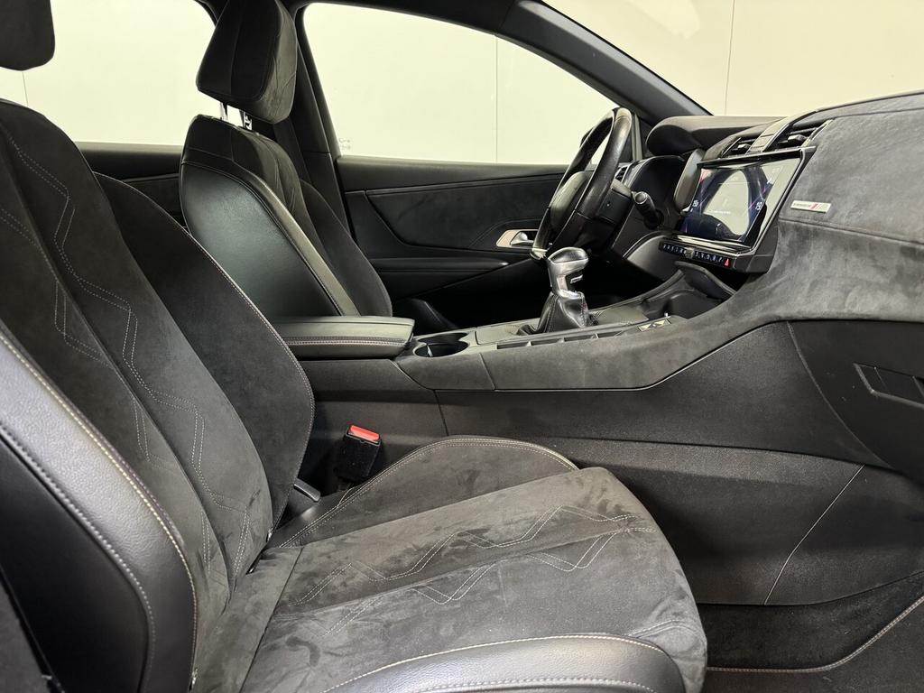 DS Automobiles DS7 Crossback 1.5 HDI Man. - Performance Lin, Autos, DS, 0 kg, Capteur de lumière, Achat, 4 cylindres
