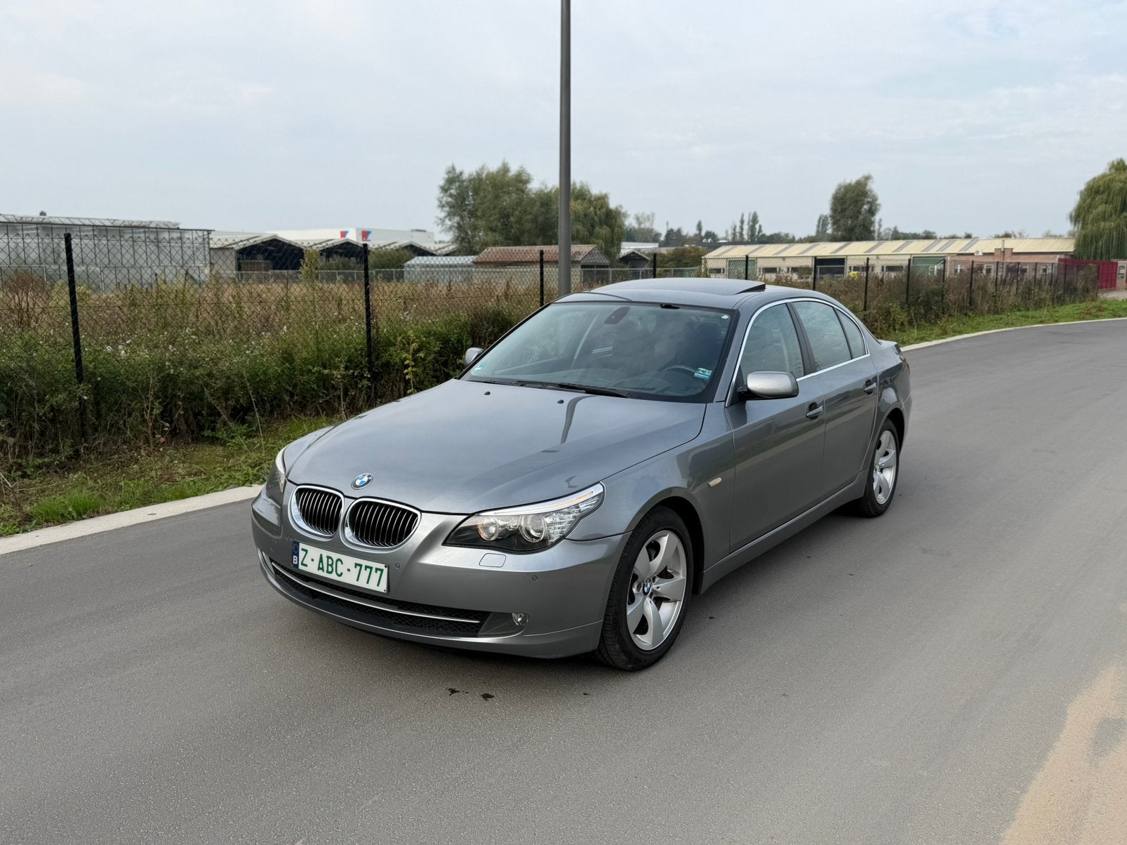 Bmw 525i! Face lift! Automaat! Xenon! Open dak! Projectie!, Autos, Entreprise, Entretenue par le concessionnaire, Noir, 6 cylindres