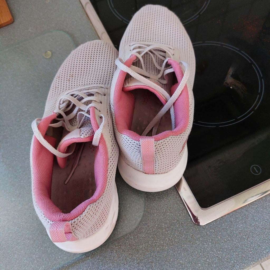 Skechers grijs mt 39, 20 €., Kleding | Dames, Schoenen, Skechers, Ophalen of Verzenden, Grijs, Gedragen