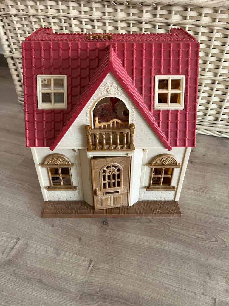 Sylvanian huisje met poppetjes, Kinderen en Baby's, Speelgoed | Poppenhuizen, Ophalen, Zo goed als nieuw