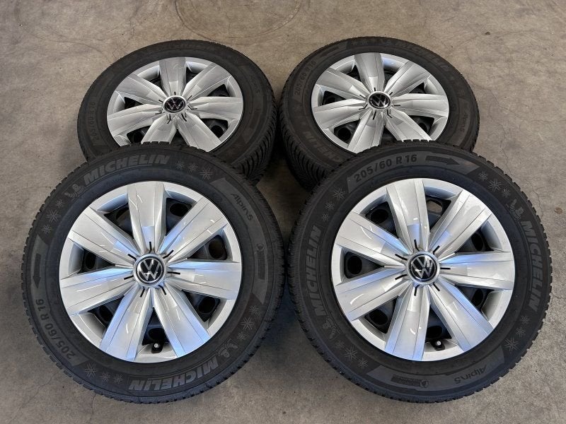 16 inch originele velgen + wieldoppen + winterbanden Volkswa, Auto-onderdelen, Gebruikt, -, Banden en Velgen, -