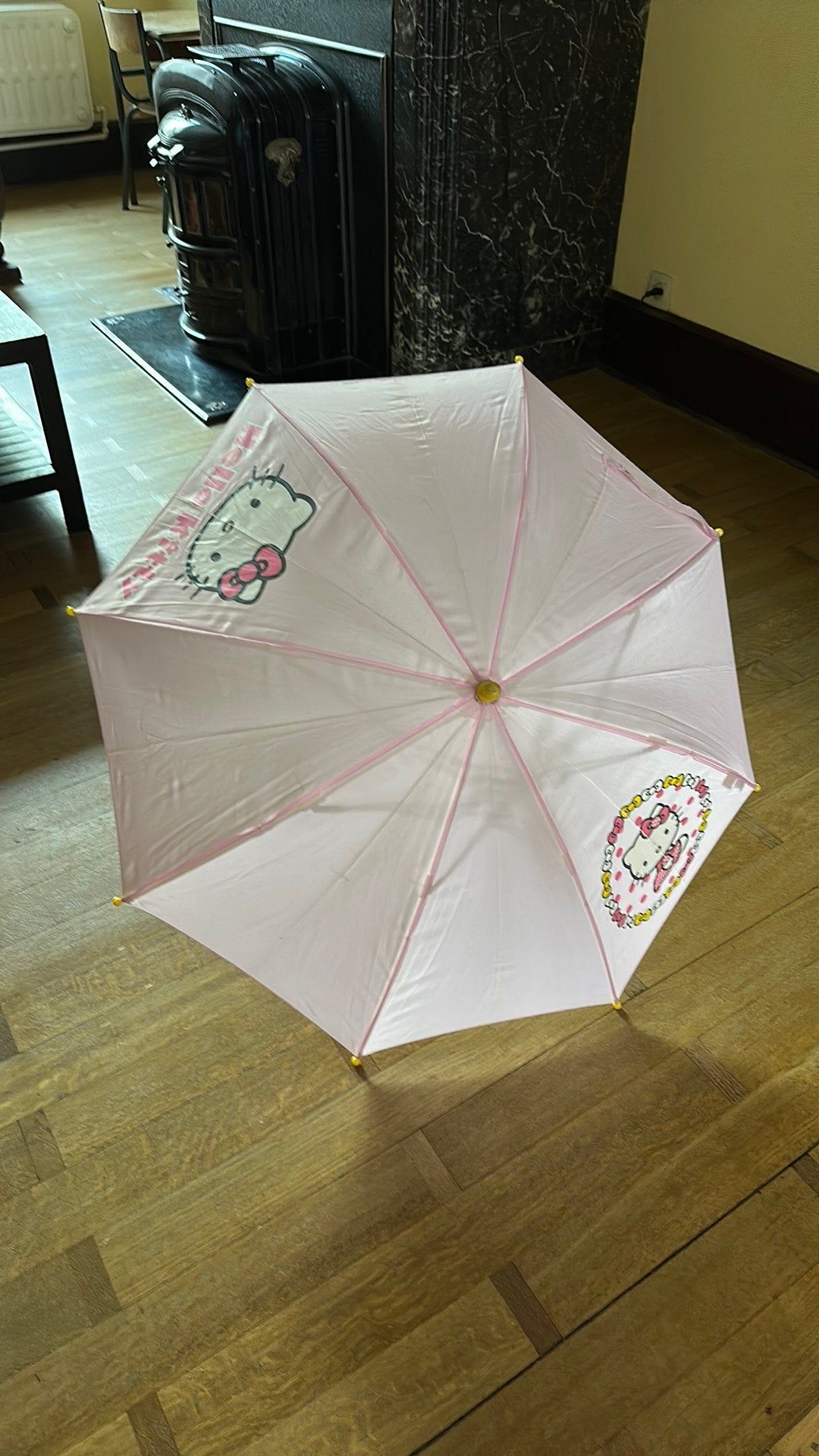 Parapluie Hello Kitty, Enlèvement, Utilisé