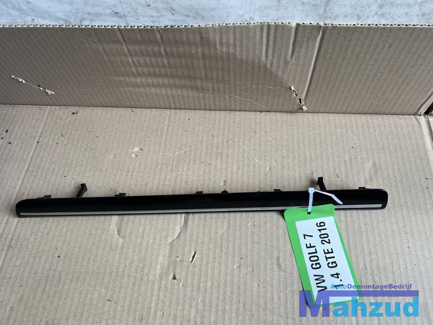 VW GOLF 7 Dashboard sier strip 2012-2021, Auto-onderdelen, Gebruikt, Volkswagen, Volkswagen AG, Vw@volkswagen.de