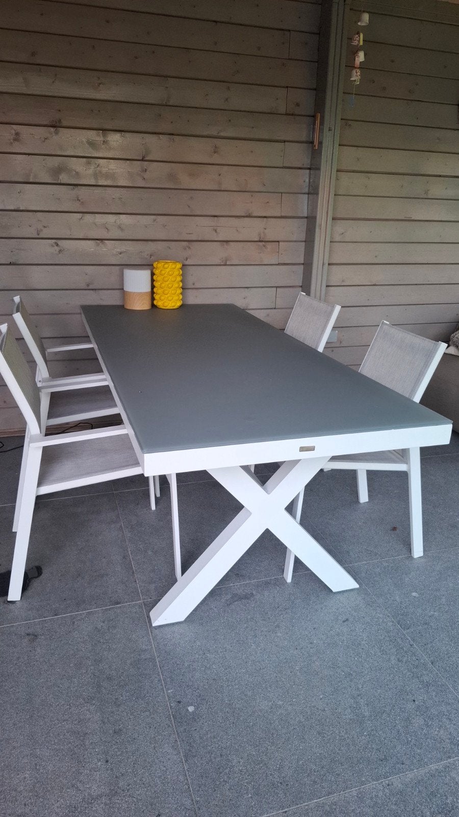 Witte metalen tafel met melkglas blad + 5 stoelen, Tuin en Terras, Ophalen, 5 zitplaatsen, Gebruikt, Aluminium