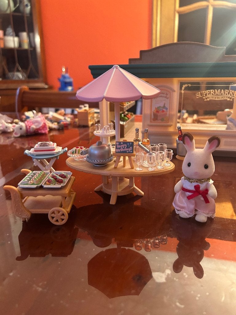 Set de fête d'anniversaire Sylvanian + set de Dentiste, Enlèvement, Comme neuf, Poupée