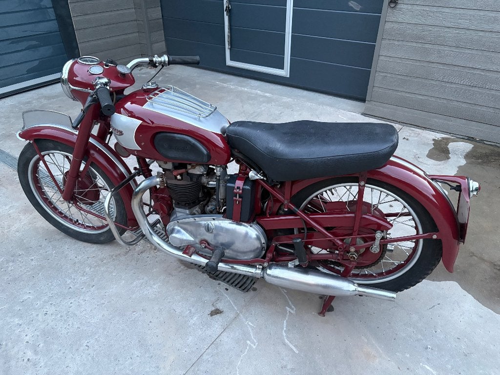 Triumph T100 Speedtwin 1948, Motos