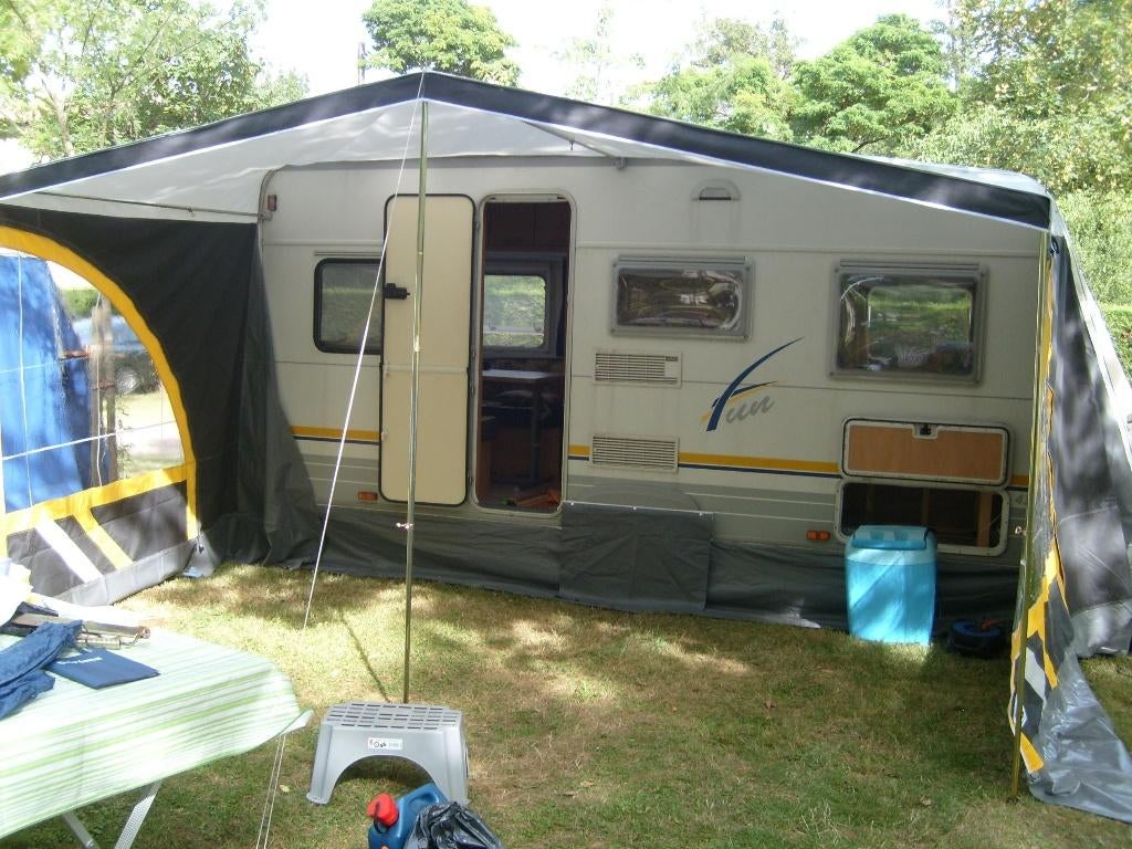 Caravan Burstner Fun 435 TN Sportiv, Jusqu'à 4, 750 - 1000 kg, Particulier, Bürstner