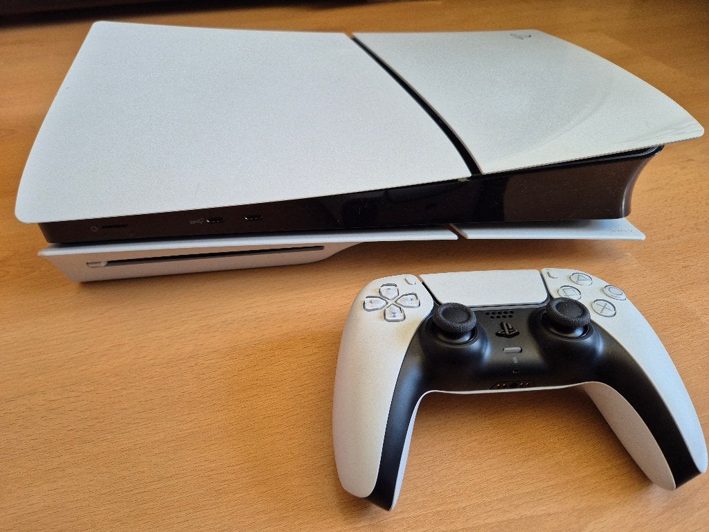 PS5 Slim met diskdrive + 2 controllers + 2 games, Games en Spelcomputers, Ophalen, Gebruikt, Playstation 5
