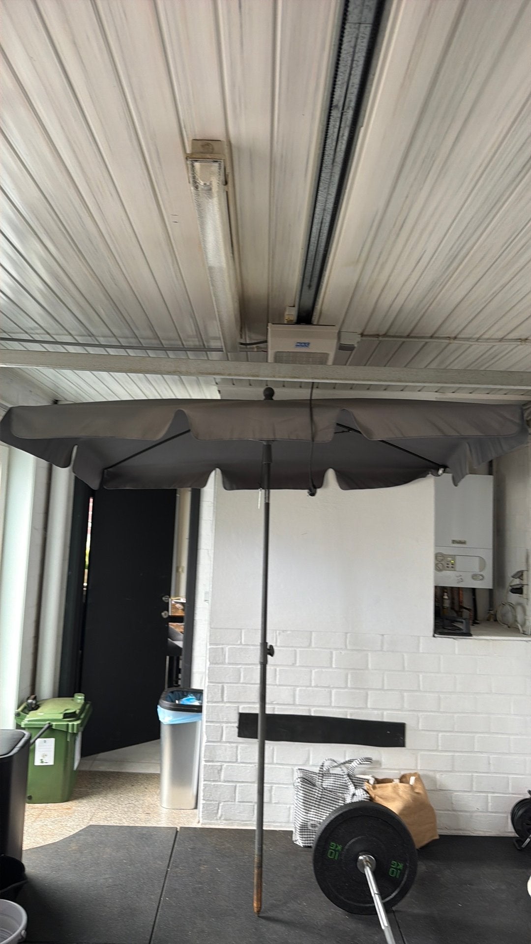 Terras/ balkon parasol met voet, Jardin & Terrasse, Parasols, 1 à 2 mètres, Enlèvement, Utilisé, Inclinable