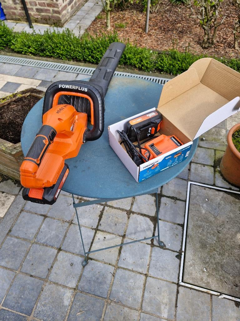 Heggeschaar powerplus 20VDc als nw, Tuin en Terras, Ophalen, Zo goed als nieuw, Accu, Powerplus