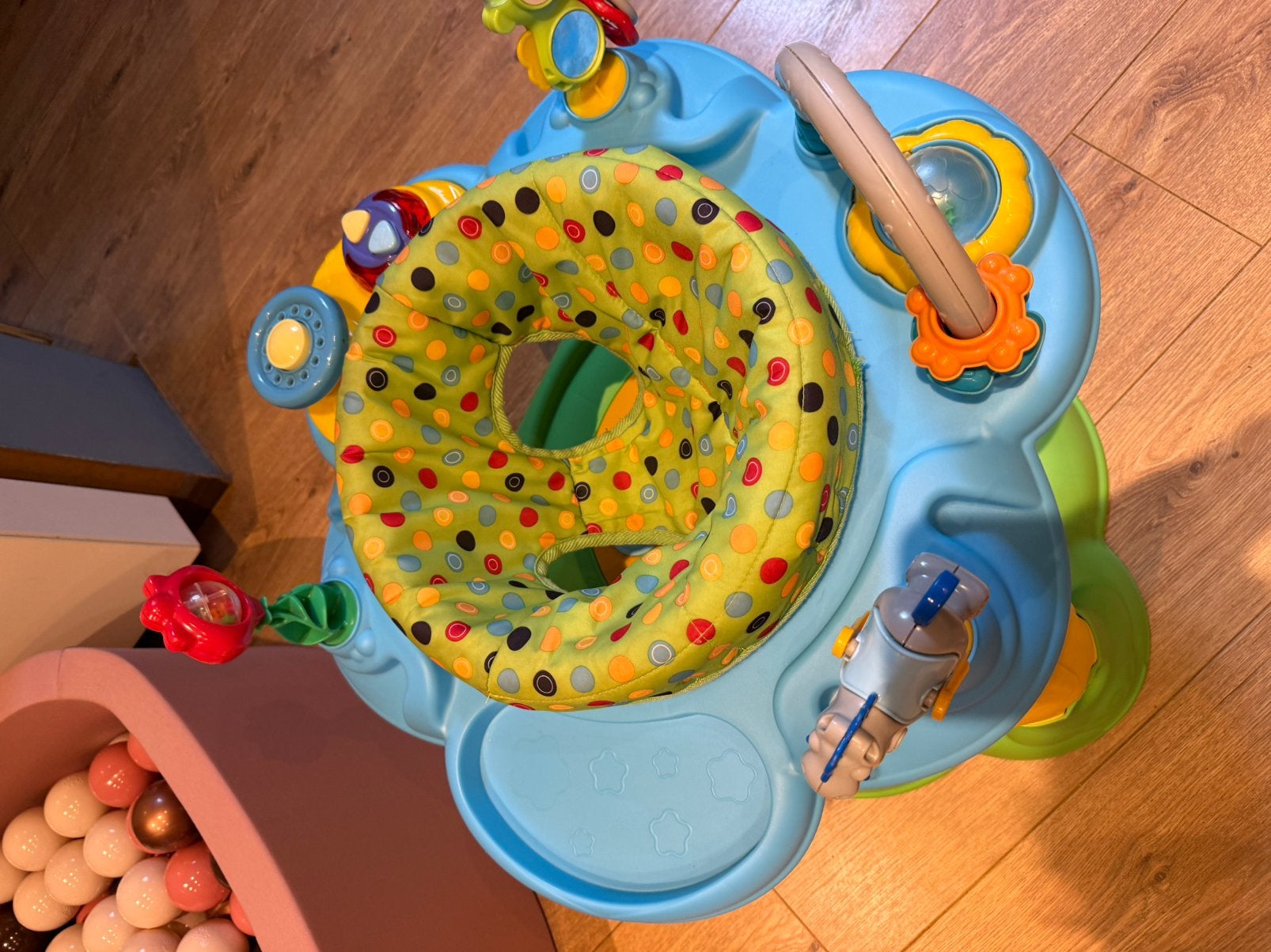 Activiteiten tafel met zitje, Ophalen, Zo goed als nieuw