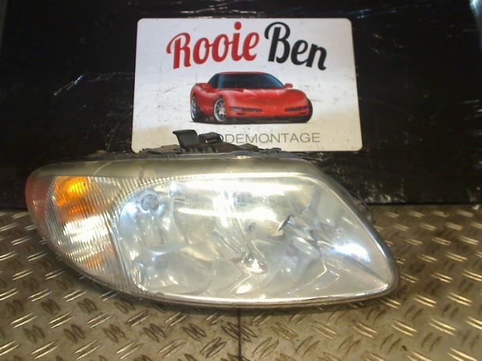 Koplamp rechts van een Chrysler Grand Voyager, Gebruikt, -, Ophalen of Verzenden, -
