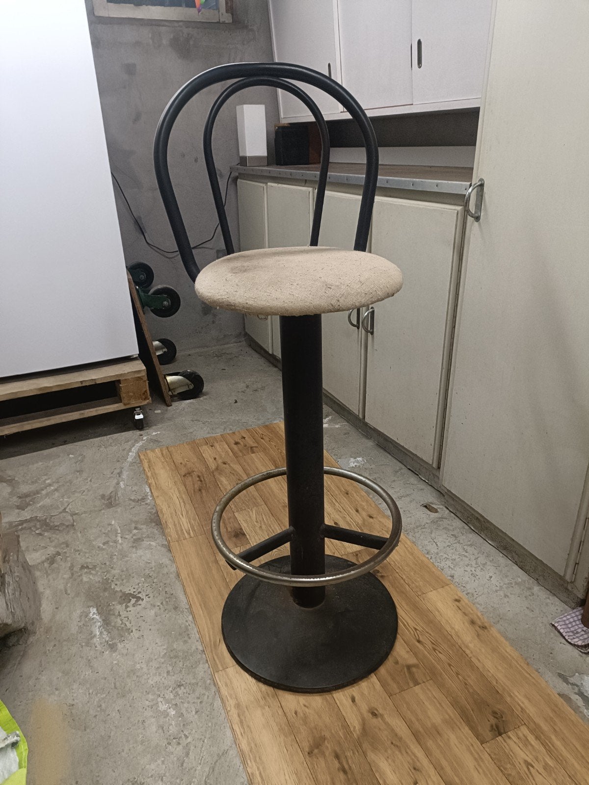8 barstoelen, draaiend zitje en van stevig metaal, Ophalen, Metaal
