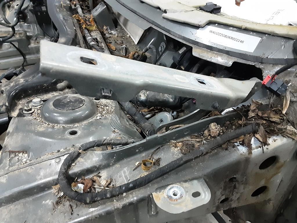 CHARNIERE DE CAPOT GAUCHE A1 Sportback (GBA) (82A823301), Autos : Pièces & Accessoires, Autres pièces automobiles, Audi, Utilisé
