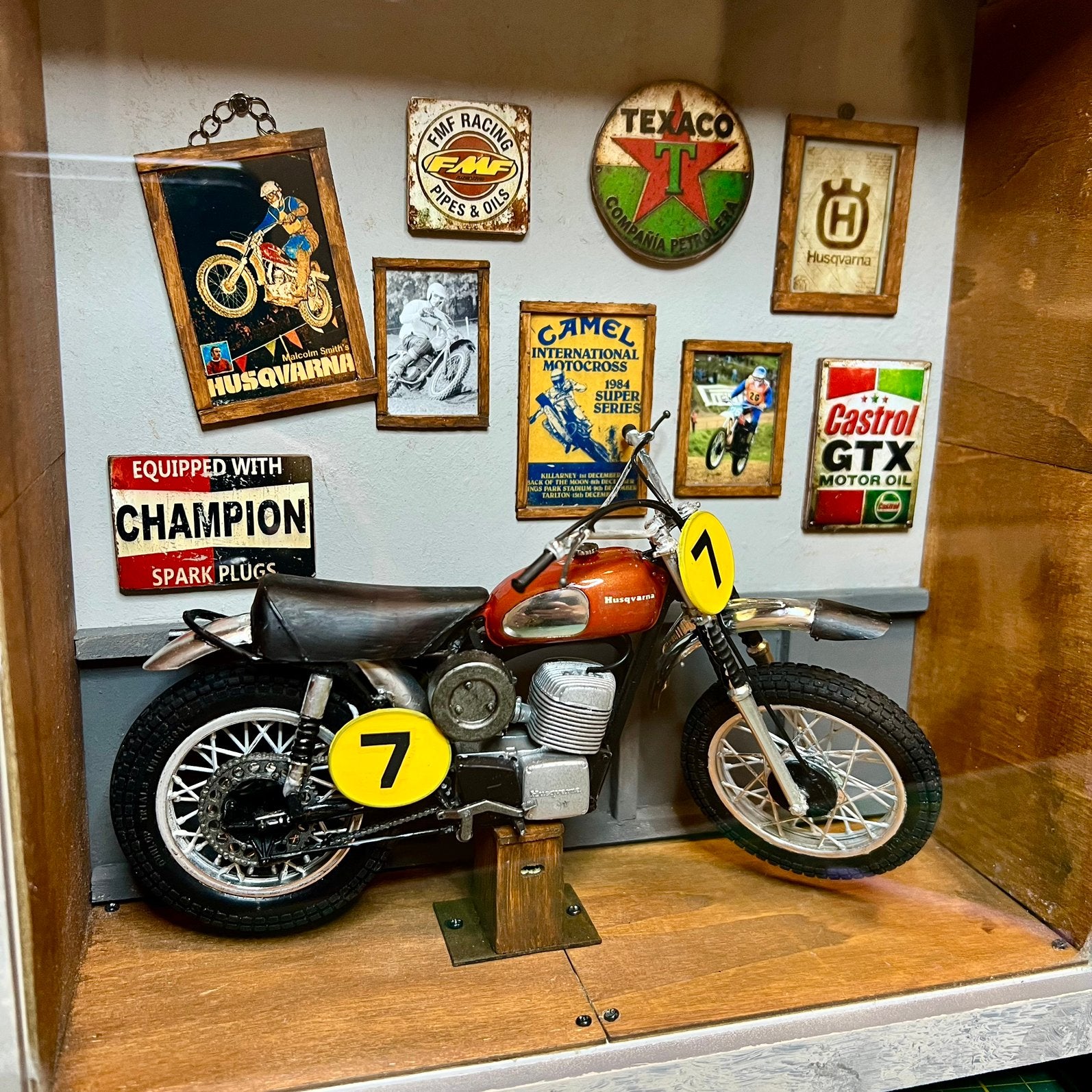 « Vintage Revell 1:12 Malcolm Smith Husqvarna 400cc, Enlèvement ou Envoi, Utilisé, Revell