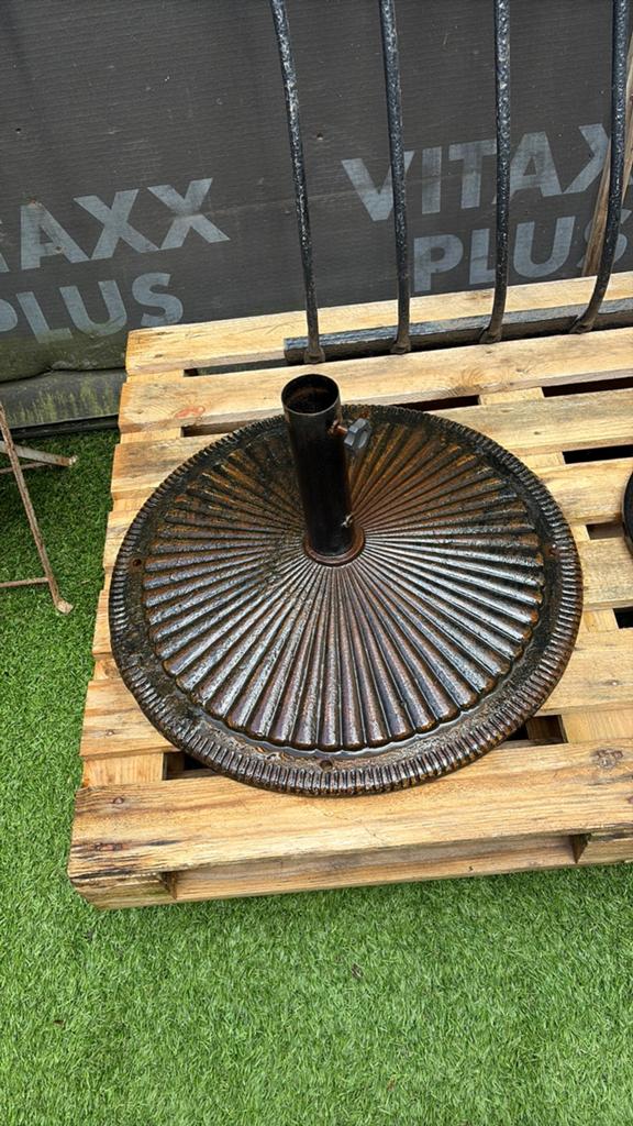 Pied de parasol en fonte, Enlèvement, Utilisé