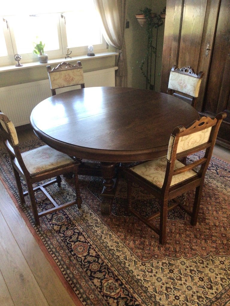 Antieken tafel met zes stoelen, Ophalen