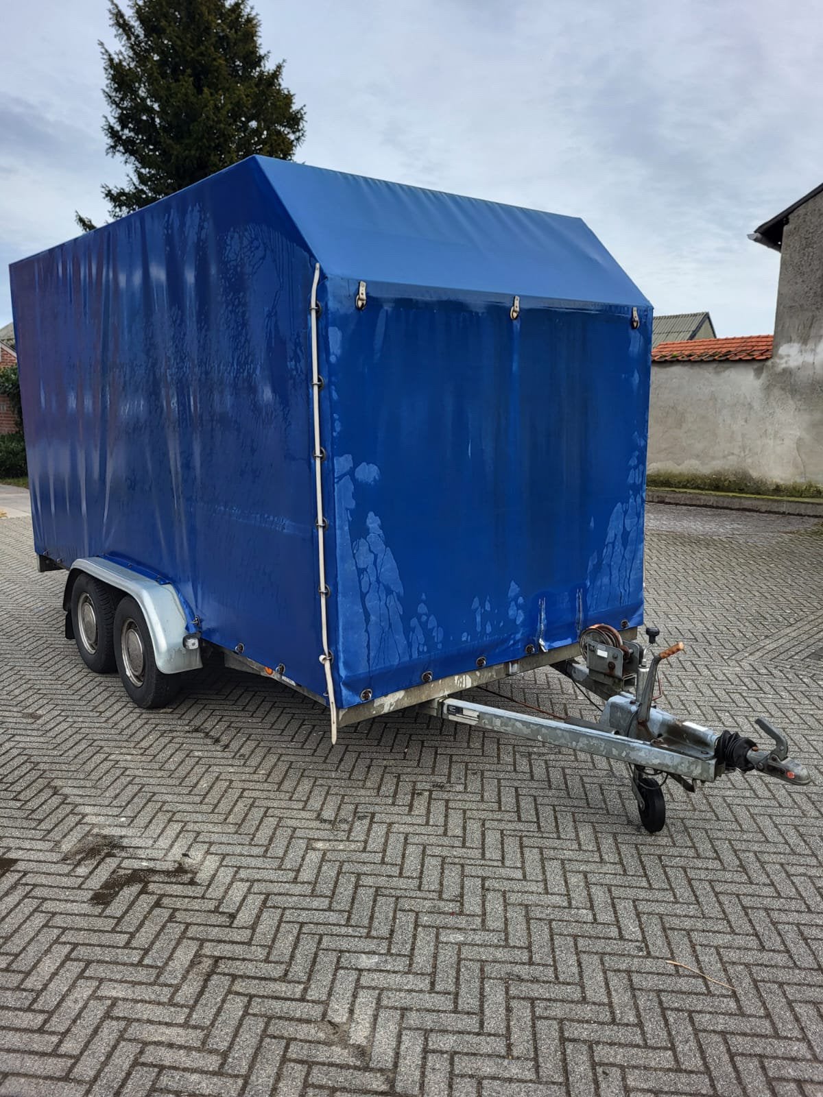 Gesloten aanhangwagen, Ophalen, Zo goed als nieuw
