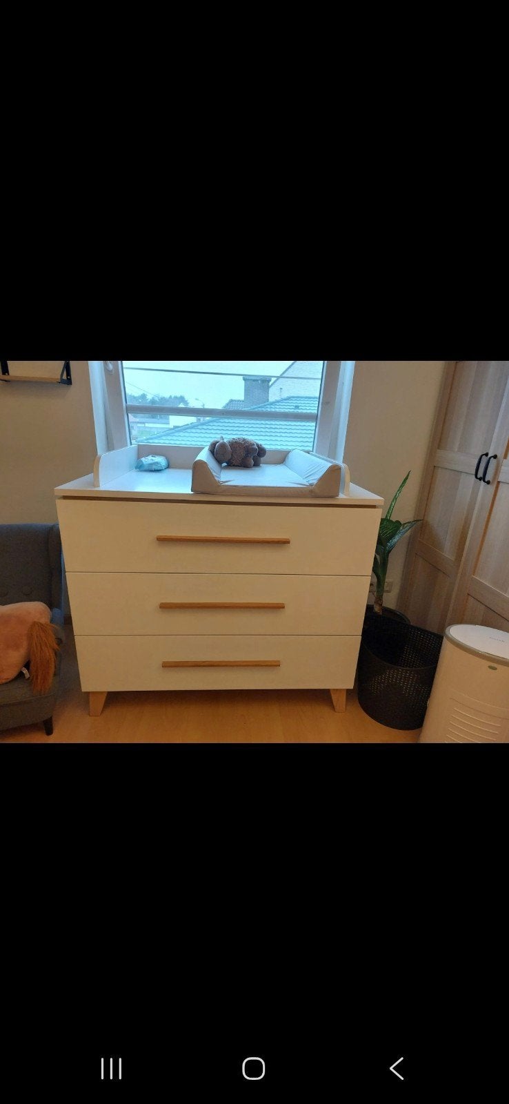 Kinderkamer  ( bed en commode), Enlèvement, Comme neuf