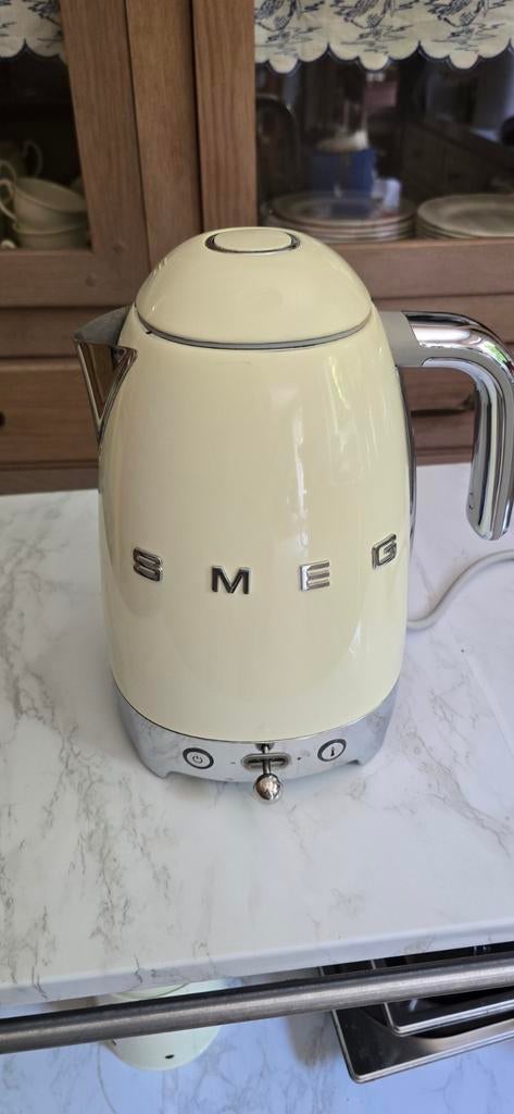 ​ Bouilloire SMEG à Température Variable - Crème (KLF04), Electroménager, Bouilloires, 1 à 2 litres, Enlèvement, Utilisé, Inox