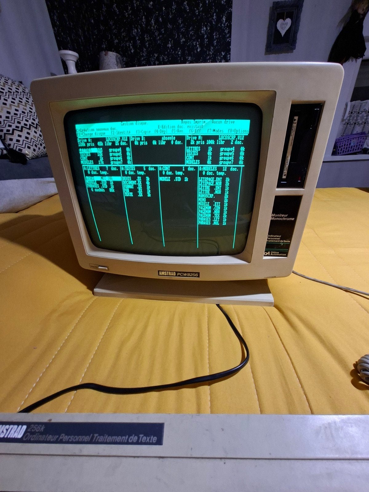 Te koop amastrad pcw 8256
Werkt de floppy drive goed n, Ophalen