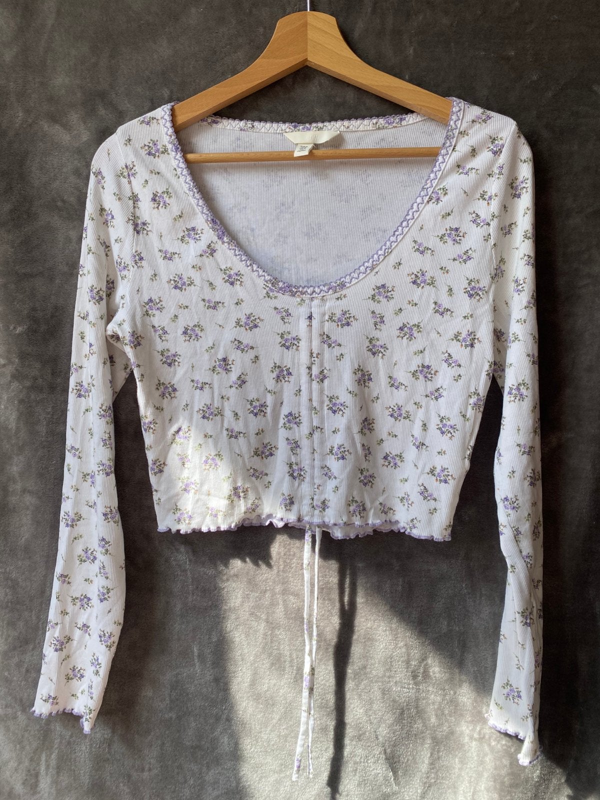 Top à manches longues à fleurs violettes, Vêtements | Femmes, Tops, Taille 38/40 (M), Enlèvement ou Envoi, Comme neuf, Manches longues